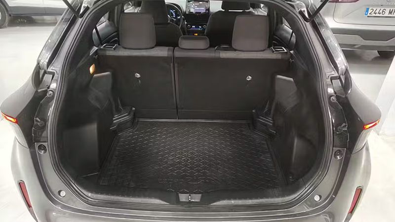 Toyota Yaris • 2022 • 32,203 km 10