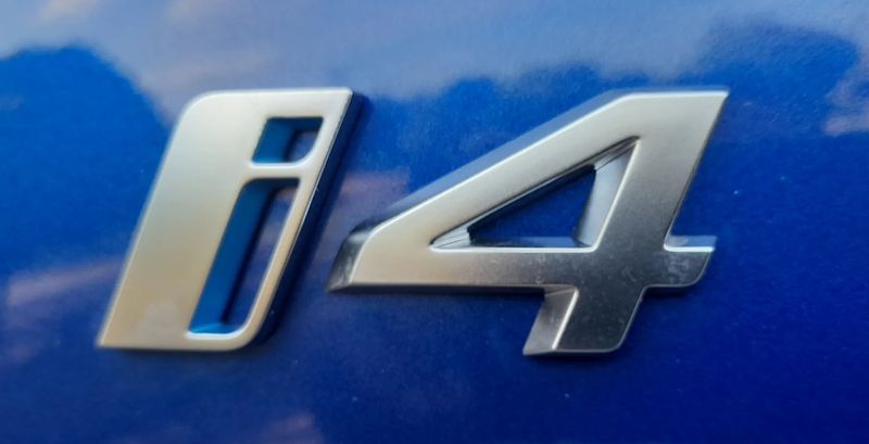 BMW i8 • 2023 • 1,483 km 8