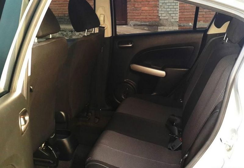 Mazda 2 • 2012 • 148,000 km 6