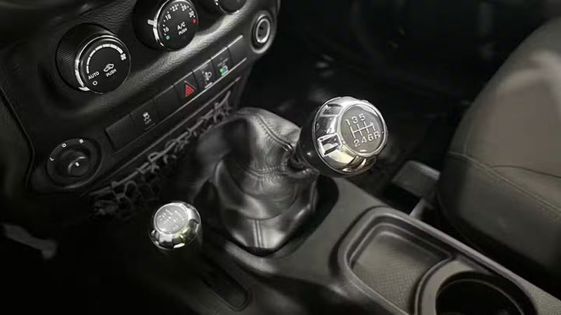 Jeep Wrangler • 2016 • 88,730 km 10