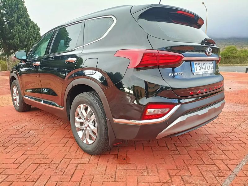 Hyundai Santa Fe • 2020 • 18,400 km 5