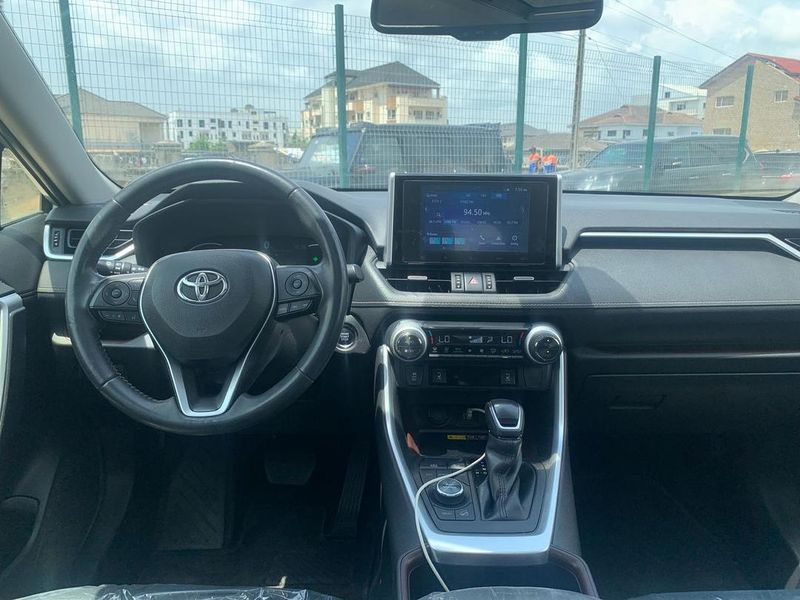 Toyota RAV4 • 2024 • 3,000 km 2