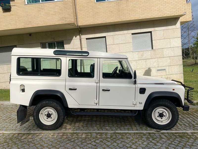 Land Rover Defender • 2000 • 241,000 km 1