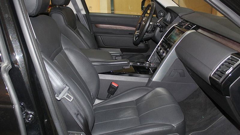 Land Rover Discovery • 2018 • 66,945 km 11