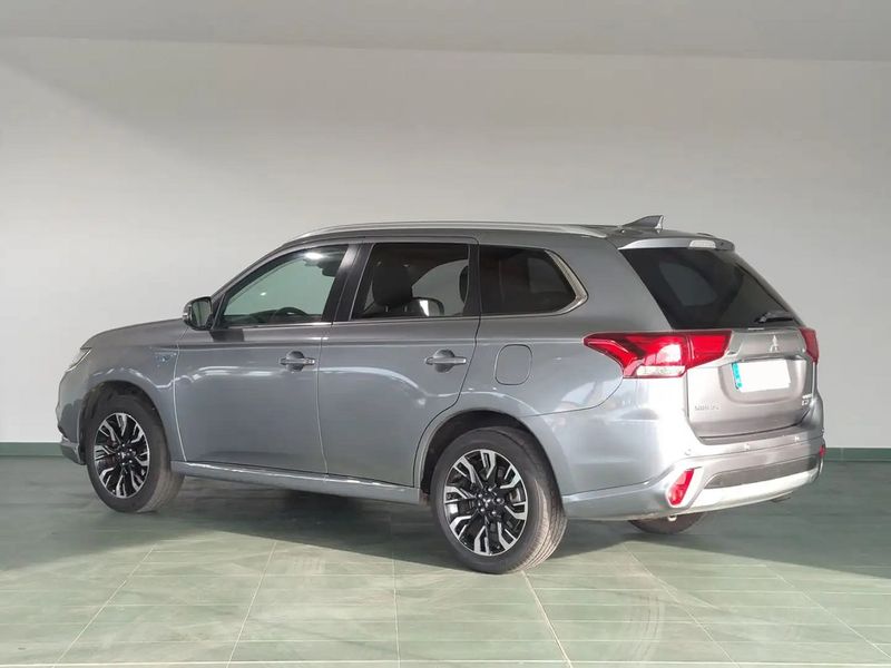 Mitsubishi Outlander • 2017 • 71,000 km 11