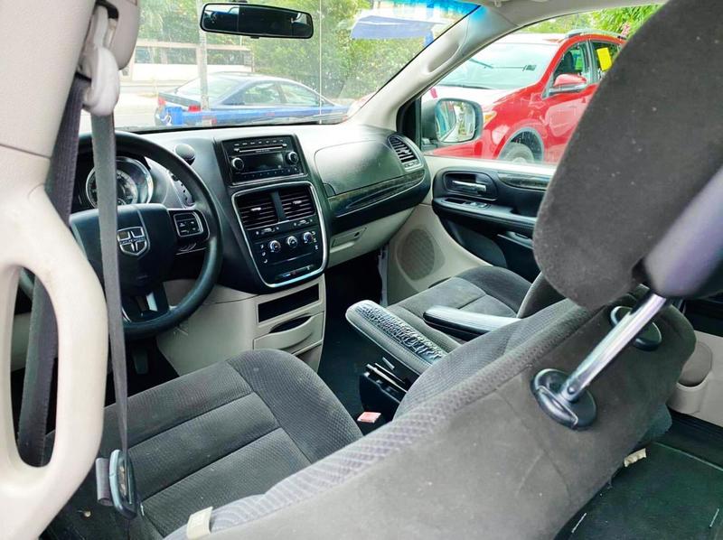 Dodge Grand Caravan • 2015 • 111,000 km 3