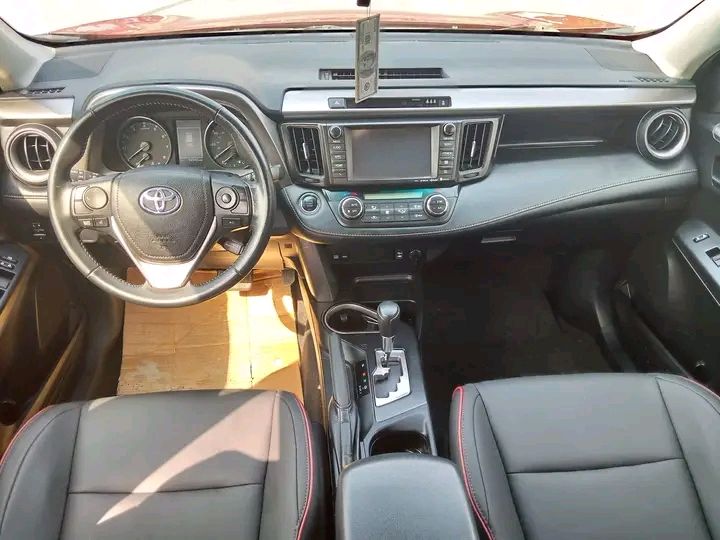 Toyota RAV4 • 2016 • 32 km 2