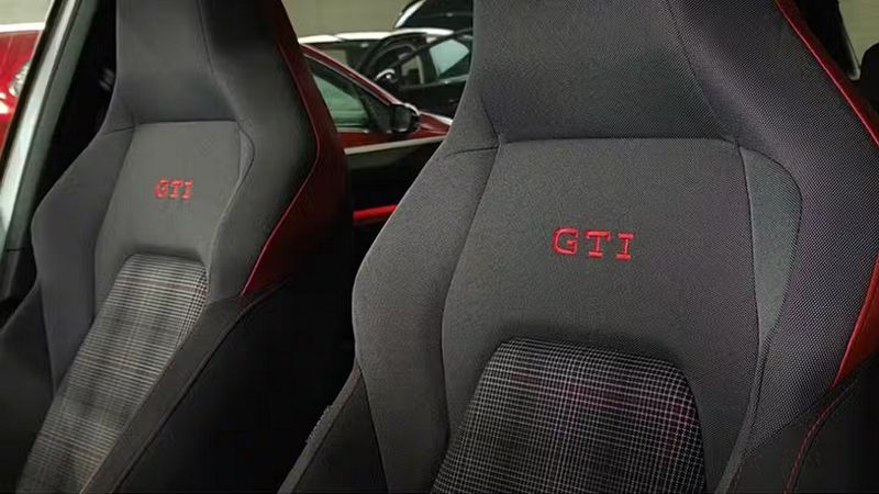 Volkswagen Golf • 2024 • 14,183 km 13