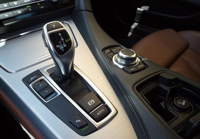 BMW M6 • 2013 • 159,999 km 8