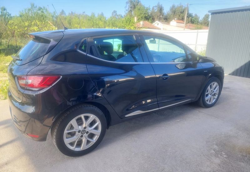 Renault Clio • 2018 • 120,500 km 5