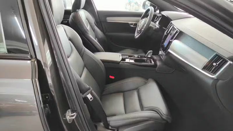 Volvo V90 • 2022 • 20,534 km 16