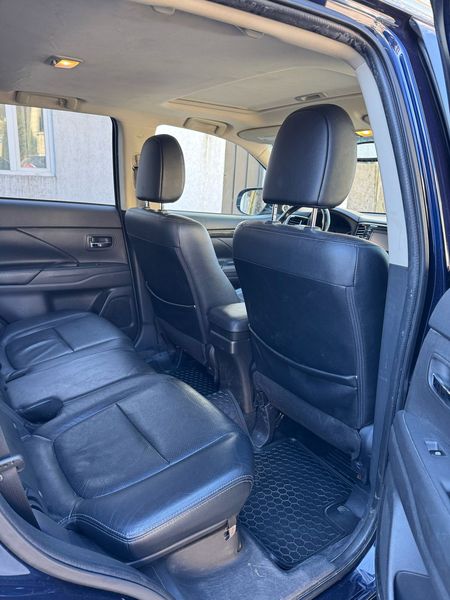 Mitsubishi Outlander • 2015 • 140,000 km 5