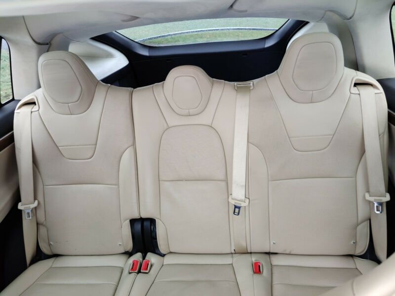 Tesla Model X • 2017 • 119,950 km 7