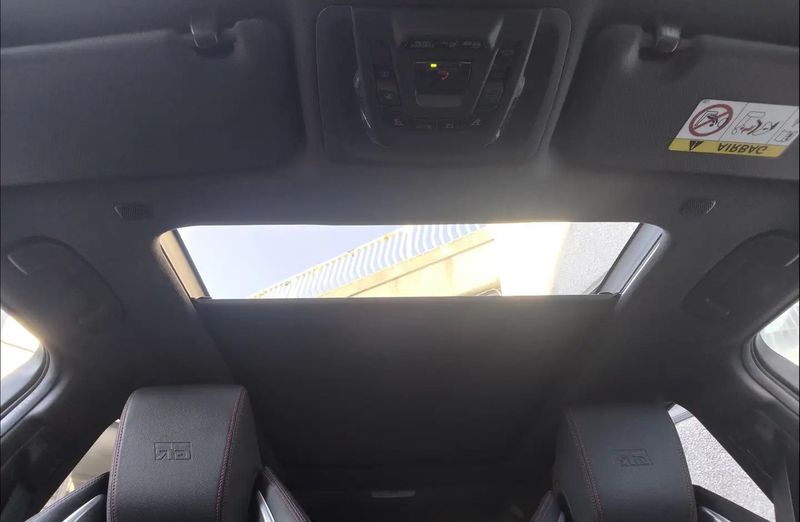 Toyota Corolla • 2024 • 29,800 km 5