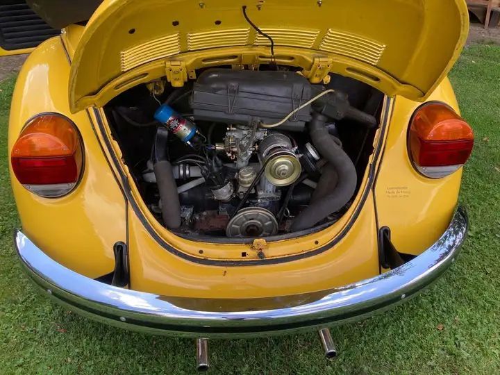 Volkswagen Beetle Convertible • 1975 • 23,000 km 10