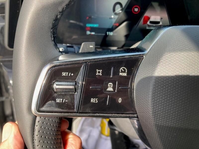 Renault Captur • 2024 • 3,542 km 30