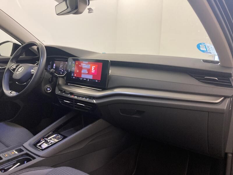 Škoda Octavia • 2023 • 78,186 km 18