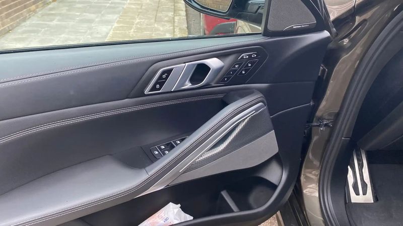 BMW X6 • 2020 • 30,000 km 2