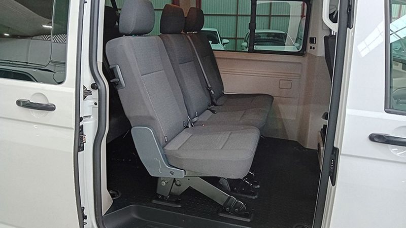 Volkswagen Caravelle • 2019 • 38,000 km 12