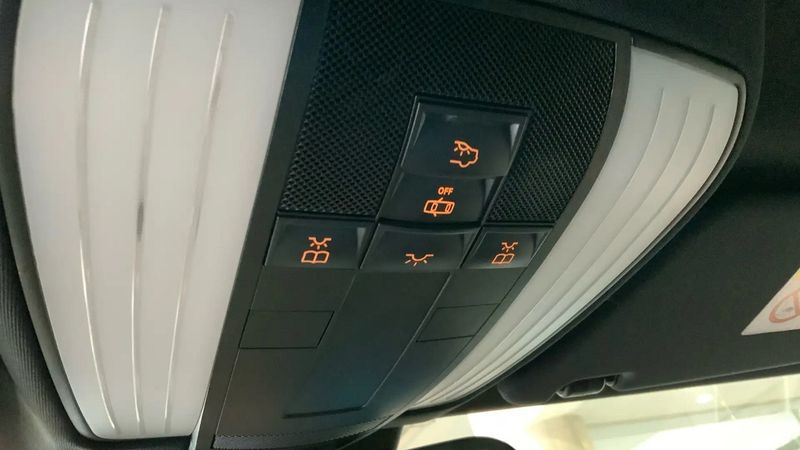 Mercedes-Benz E-Class • 2015 • 100,859 km 12