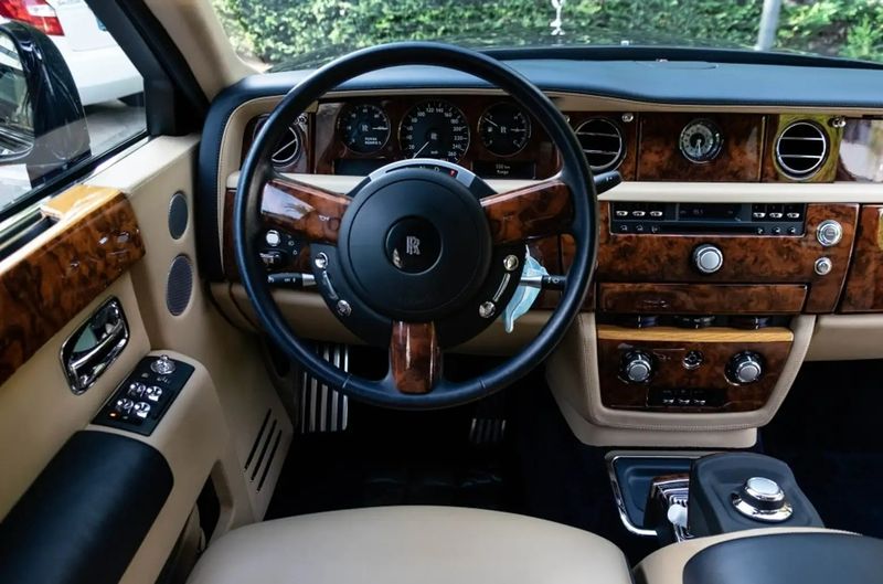 Rolls-Royce Phantom • 2011 • 75,000 km 5