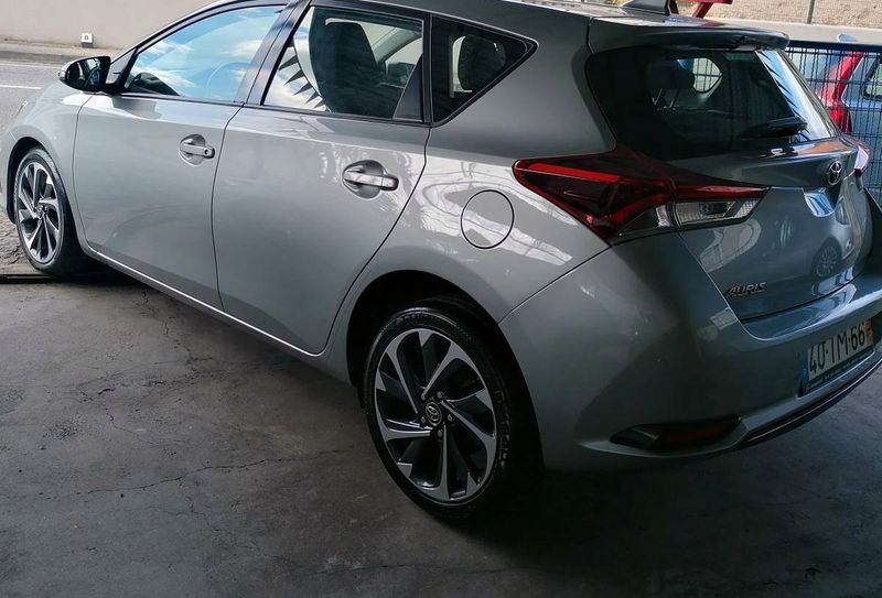 Toyota Auris • 2017 • 99,999 km 2