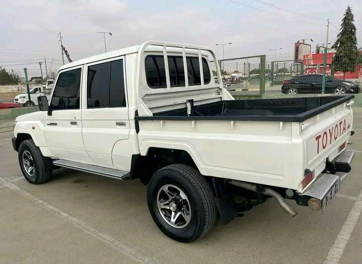 Toyota Land Cruiser • 2018 • 32 km 1