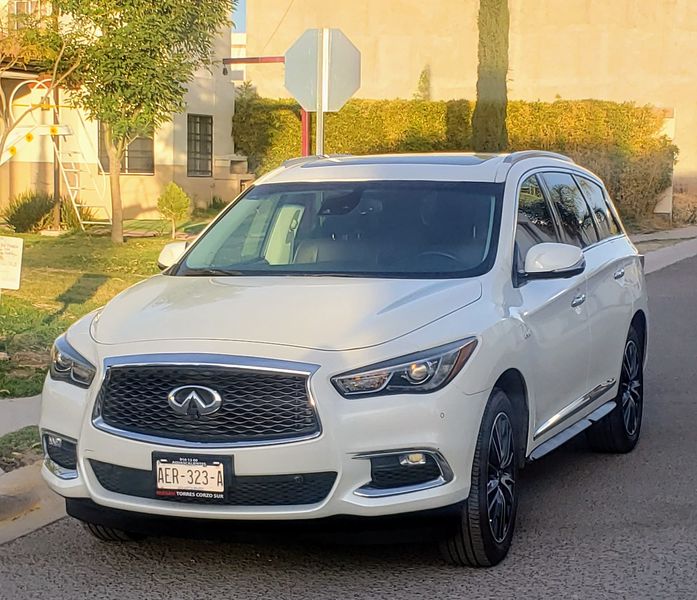 Infiniti QX60 • 2017 • 75,000 km 4