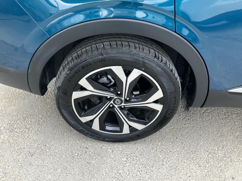 Renault Clio • 2024 • 3,800 km 10