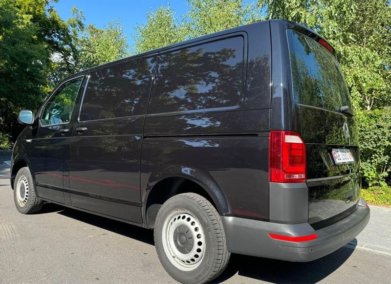 Volkswagen T5 Transporter Shuttle • 2017 • 25,400 km 2