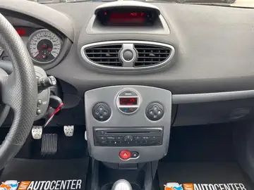 Renault Clio • 2010 • 99,595 km 2