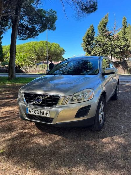 Volvo XC60 • 2011 • 215,000 km 1