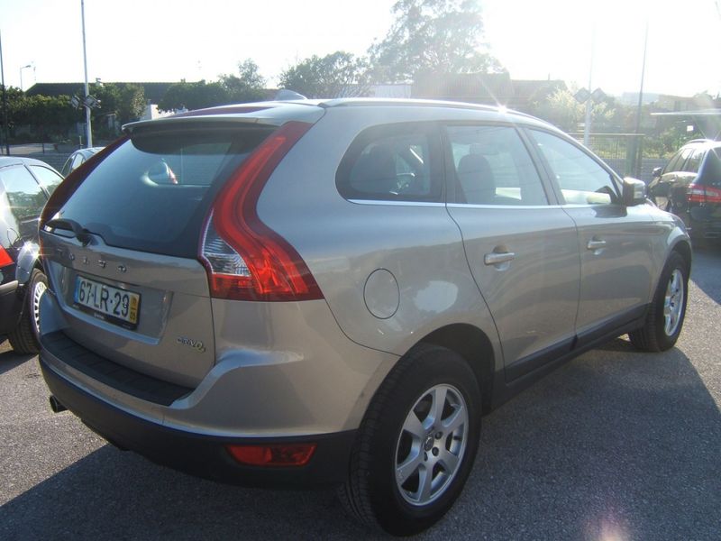 Volvo XC60 • 2011 • 48,990 km 2