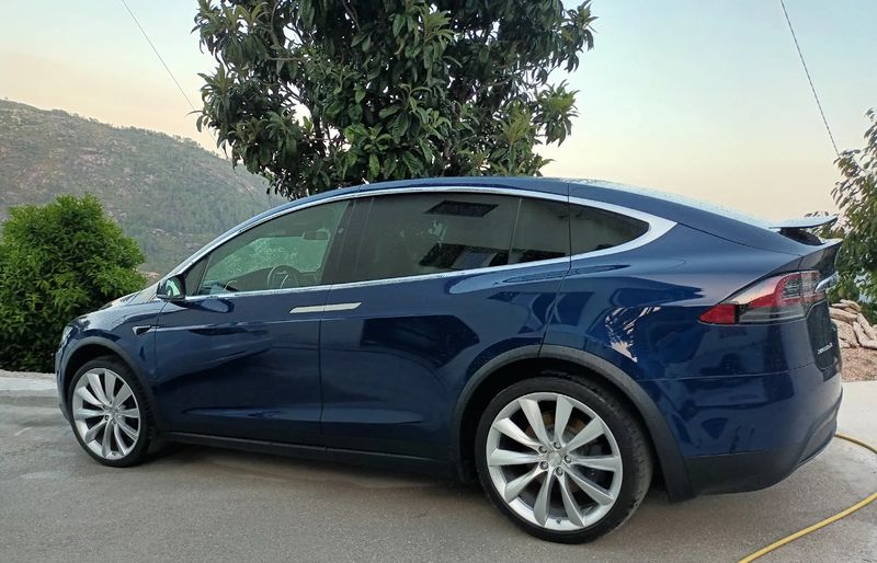 Tesla Model X • 2018 • 126,000 km 3