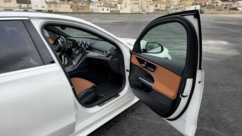 Mercedes-Benz C-Class • 2022 • 56,000 km 14