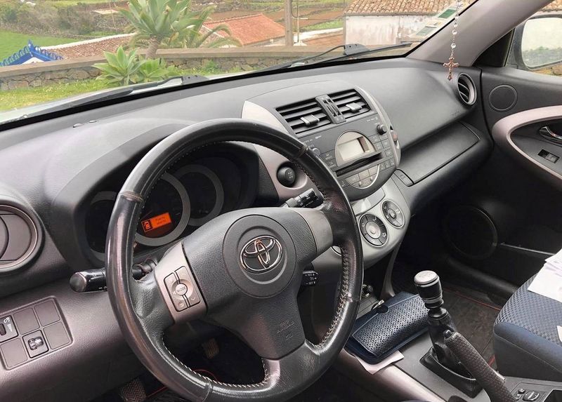 Toyota RAV4 • 2006 • 159,999 km 3
