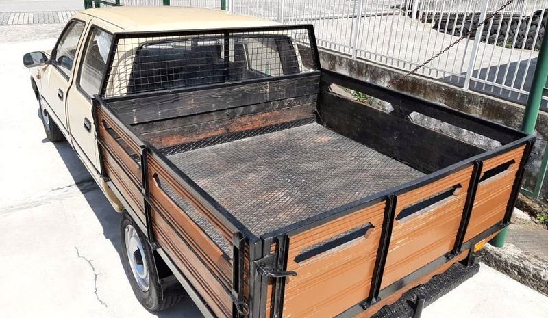 Toyota Hilux • 1991 • 200,000 km 2