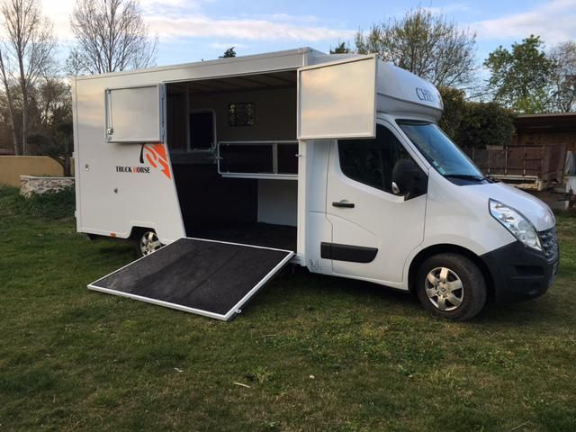 Renault Master • 2011 • 145,000 km 1