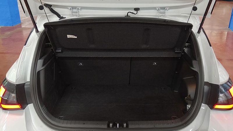 Hyundai i20 • 2023 • 15,945 km 13