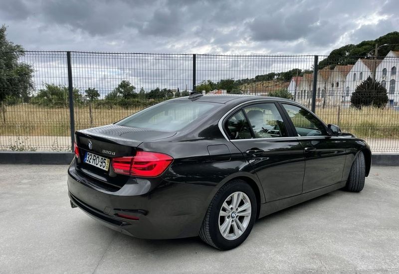 BMW 328i • 2013 • 288,000 km 2