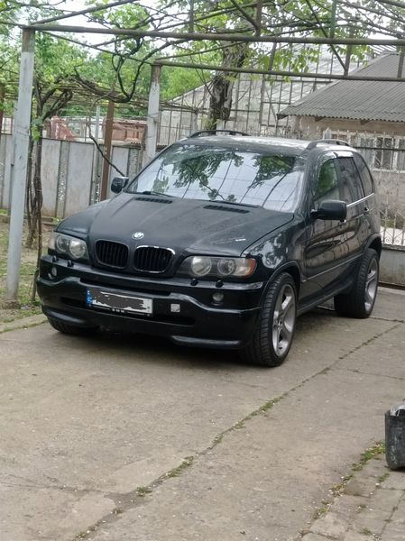 BMW X5 • 2002 • 27,000 km 8