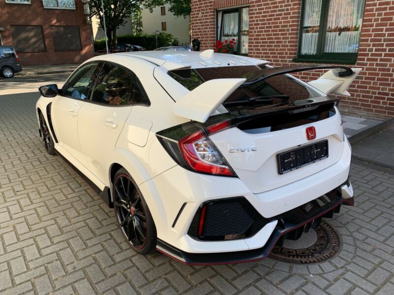 Honda Civic • 2017 • 124,000 km 8
