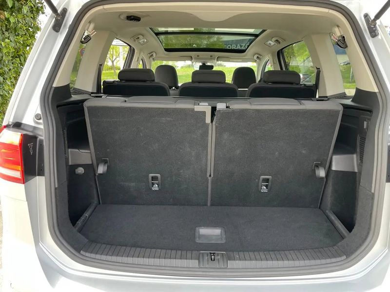 Volkswagen Touran • 2019 • 180,000 km 13