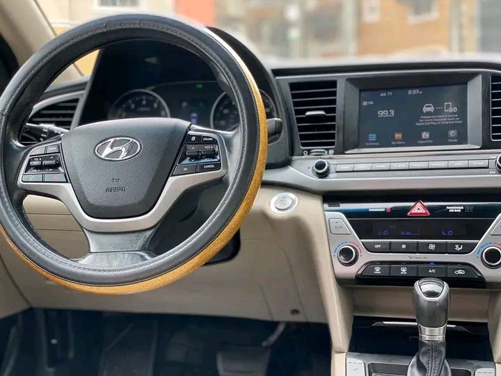 Hyundai Elantra • 2019 • 50,000 km 3