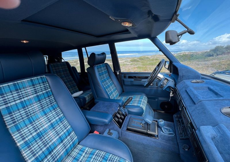 Land Rover LR2 • 1993 • 100,000 km 4