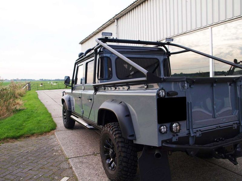Land Rover Defender • 1999 • 250,700 km 10