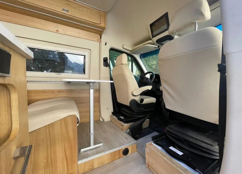 Mercedes-Benz Sprinter • 2019 • 156,000 km 13