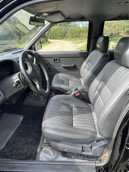 Nissan NP300 Pickup • 1995 • 300,000 km 3