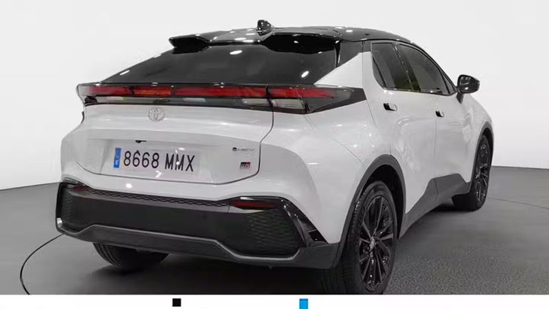 Toyota C-HR • 2024 • 10,834 km 4