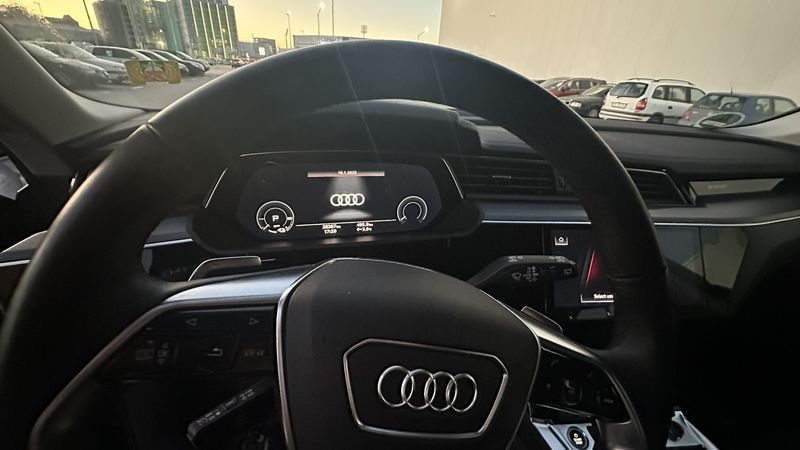 Audi e-tron • 2021 • 28,000 km 34